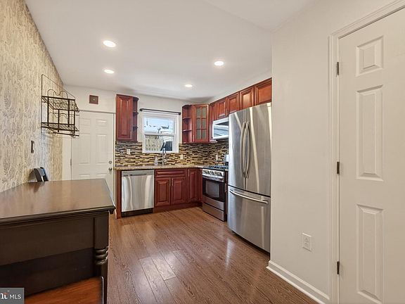 4th image of 2211 E Harold St