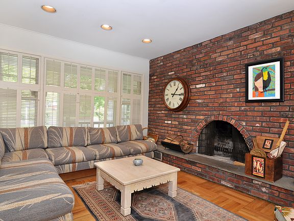 4th image of 123 Keats Ave