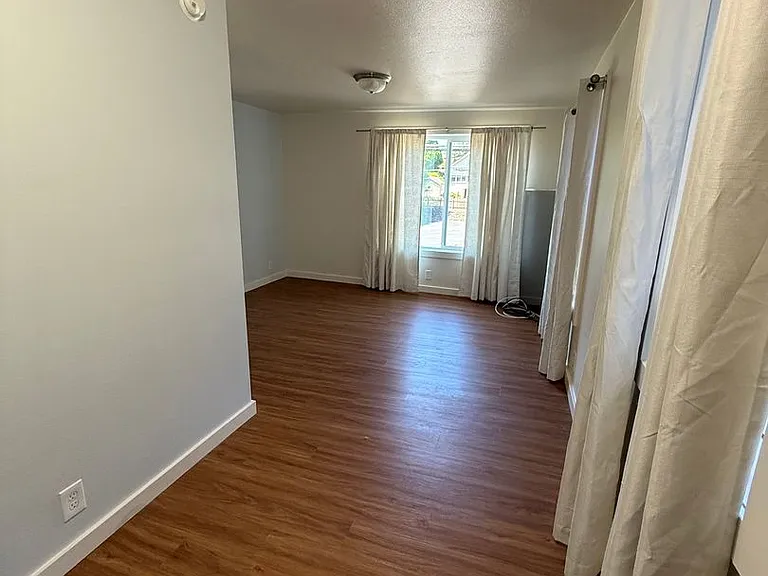2439 Sherman Ave — Photo 2