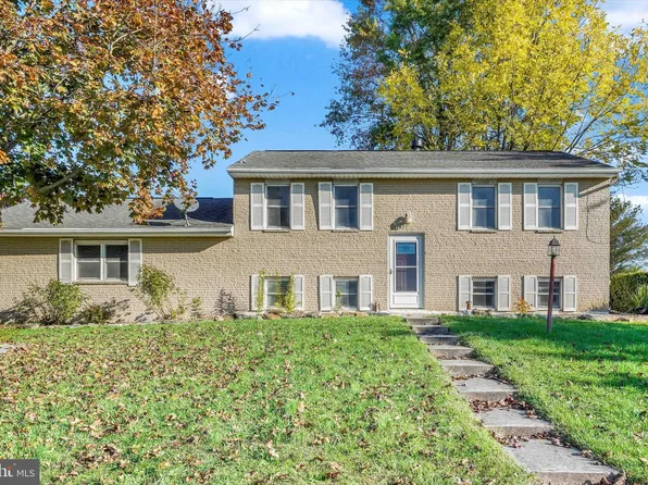 3061 Greenfield Dr, Dover, PA 17315