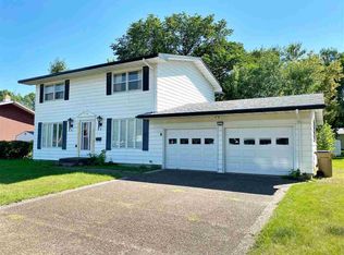 1813 10th St SW, Minot, ND 58701