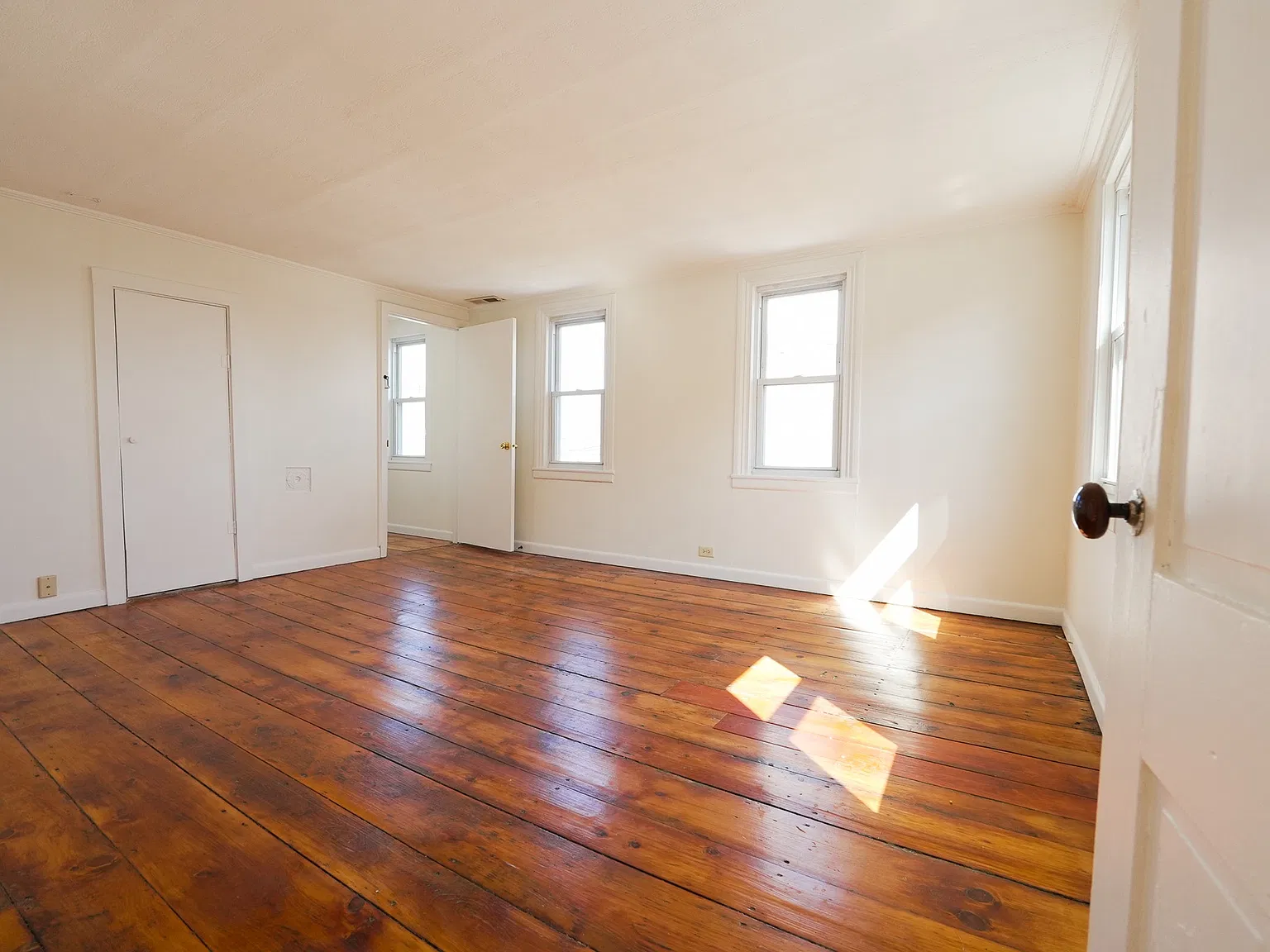 2 bed, 900 sqft, $2,350 — Photo 3