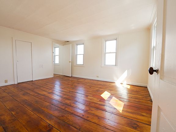 3rd image of 28 Market St #3