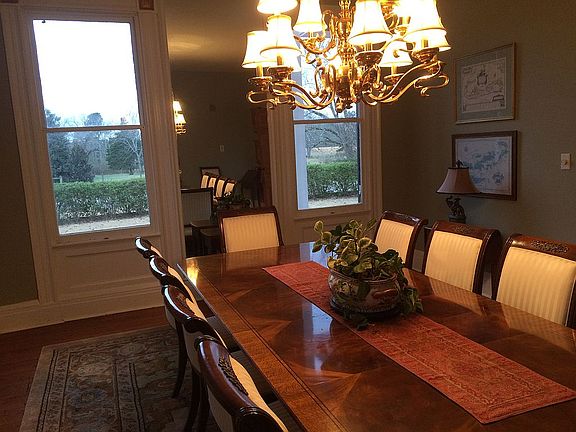 Dining Room seats 10