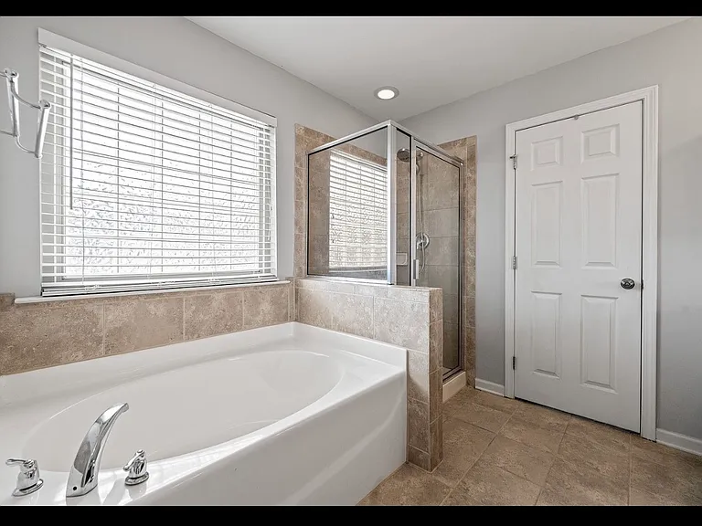 726 Forrest Ln — Photo 3