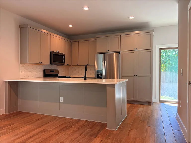 3411 Willow Springs Rd #B — Photo 4