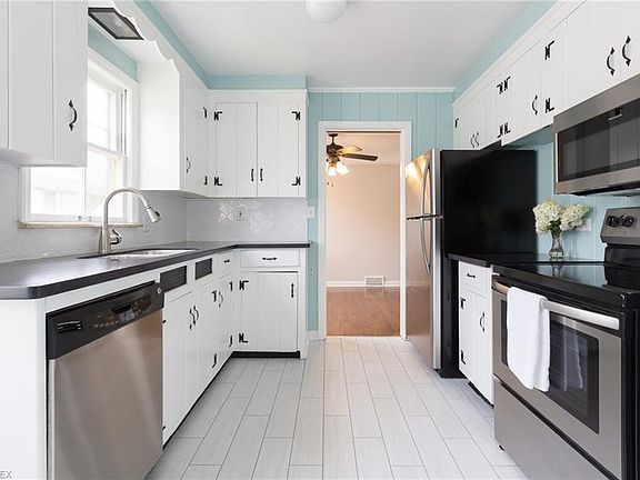 2nd image of 6018 Maplecliff Dr