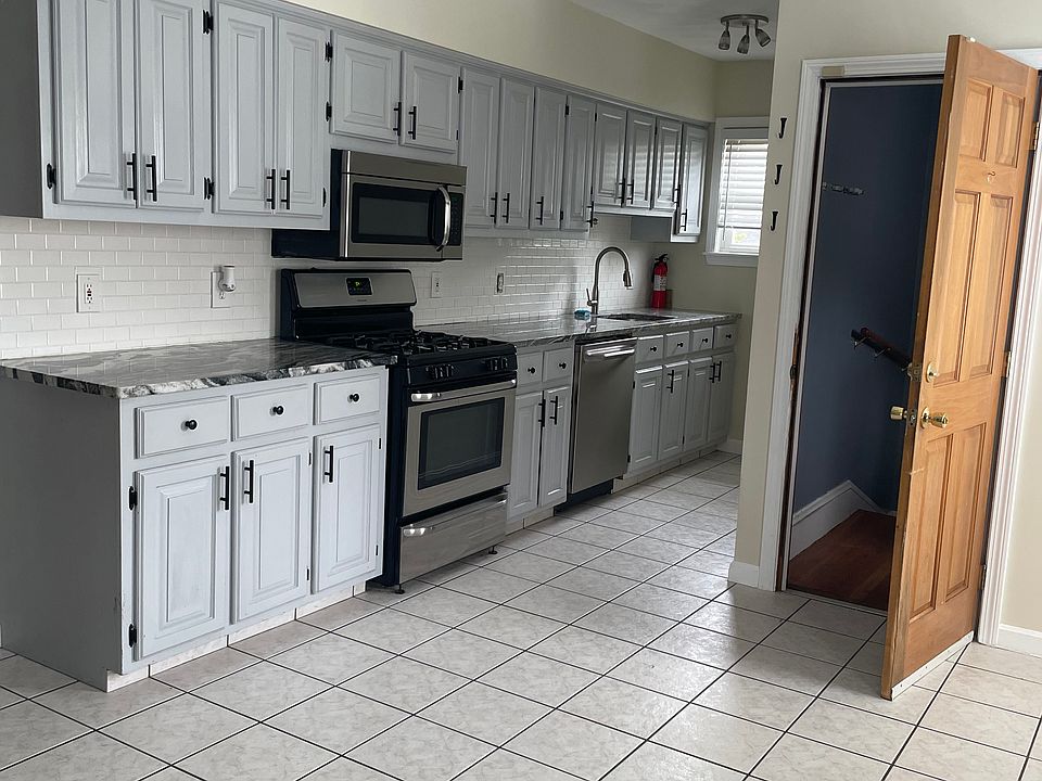 1st image of 166 Narragansett St #2