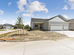 5633 Prairie Grass Dr, Johnston, IA 50131