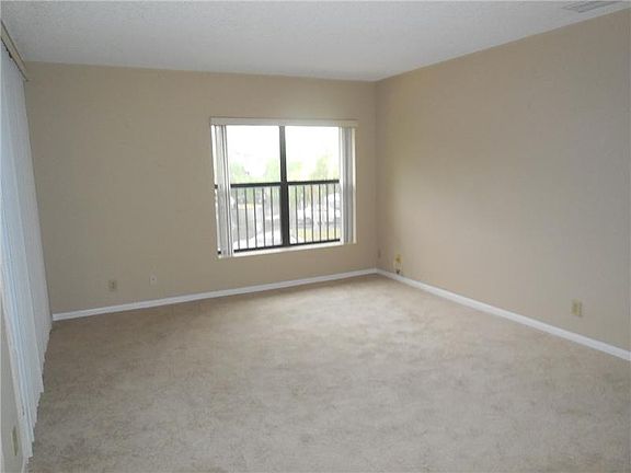4th image of 2972 Carambola Cir S #2047