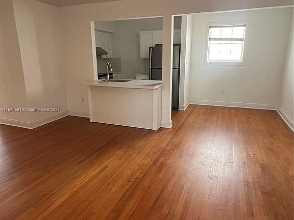 5th image of 1561 West Ave APT 3