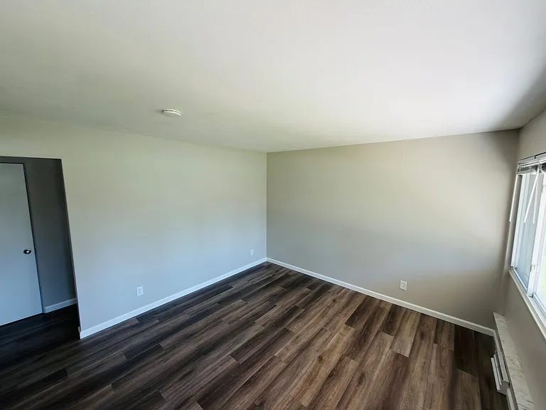 79 Ruth Dr — Photo 3