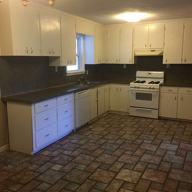 Spacious Kitchen with Refrigerator/Freezer