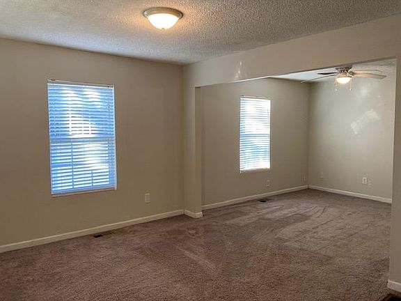 Living room pic 1