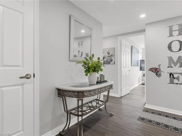 40 Harrisford St #608, Hamilton, ON L8K 6N1