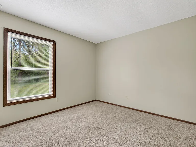 Woodhue Apartments — Photo 21