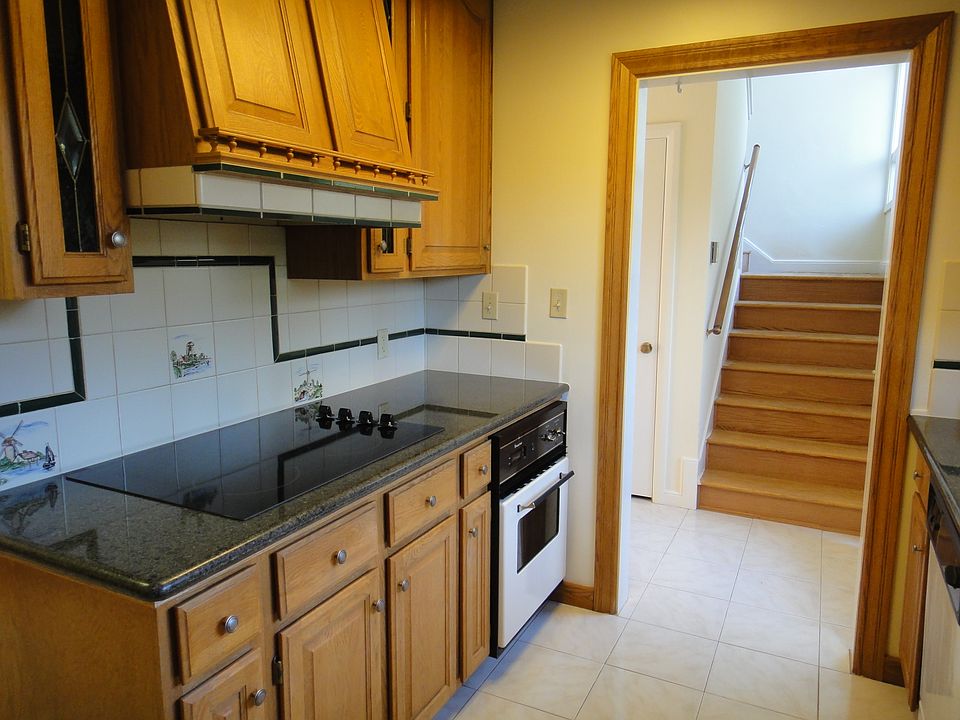 1st image of 365 Waverley St