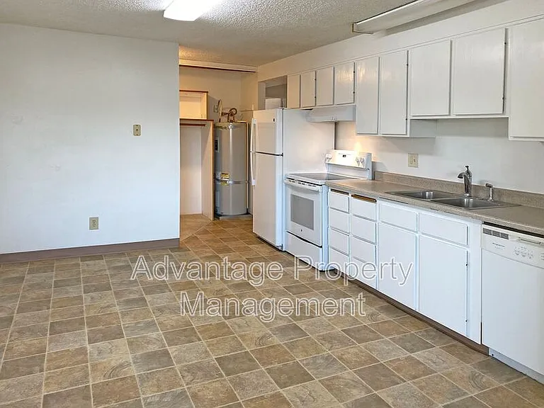 975 NW Garfield Ave #1 — Photo 16
