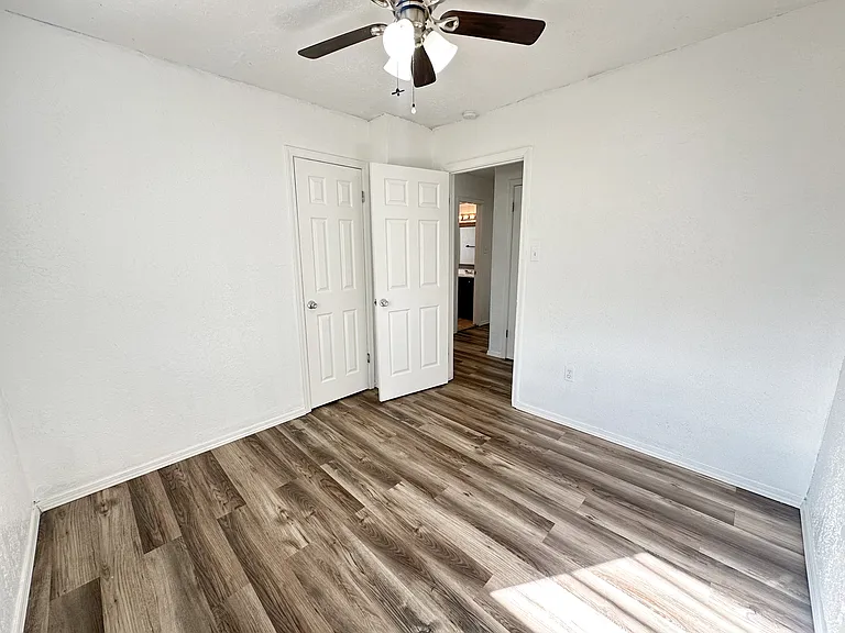 806 SE Brigadoon Way — Photo 9