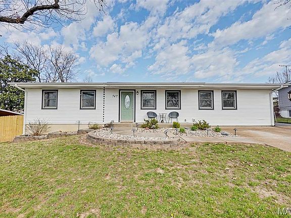 2nd image of 747 Esther Dr