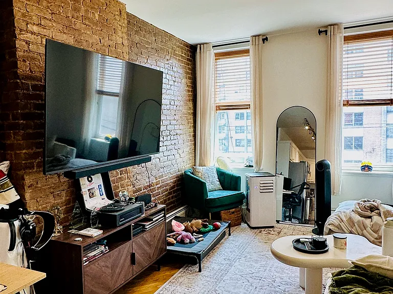 218 Jefferson St #6 — Photo 2