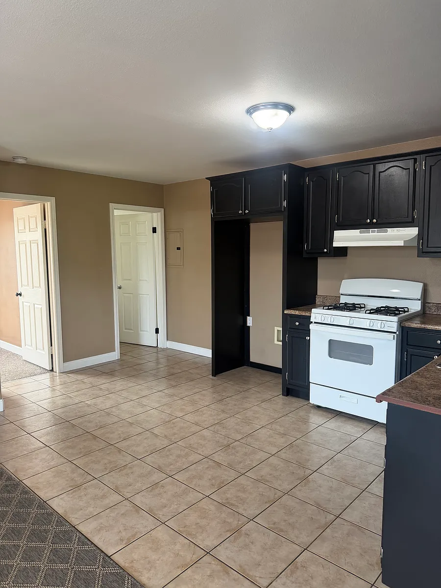 Building Photo - 1230 E 68th St #2