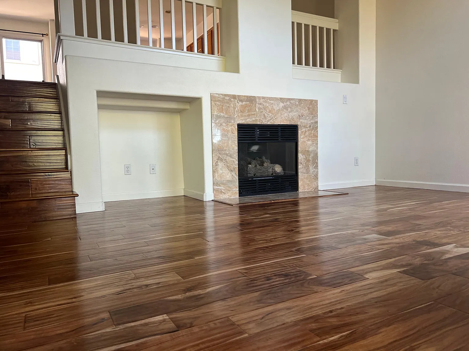 3 bed, 2.5 bath, 1405 sqft, $5,600 — Photo 3