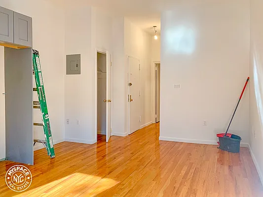 Rented by MySpaceNYC | media 9