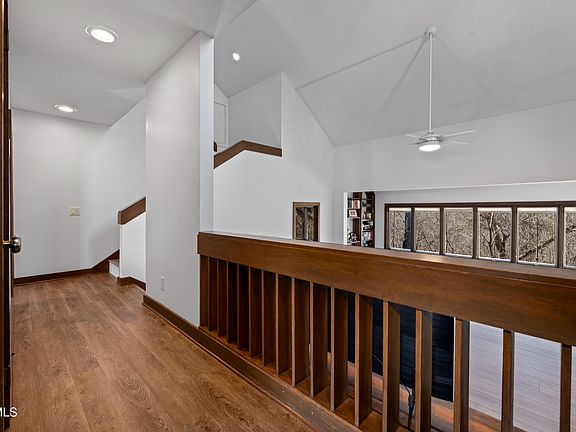 3rd image of 15 Crown Cir #15