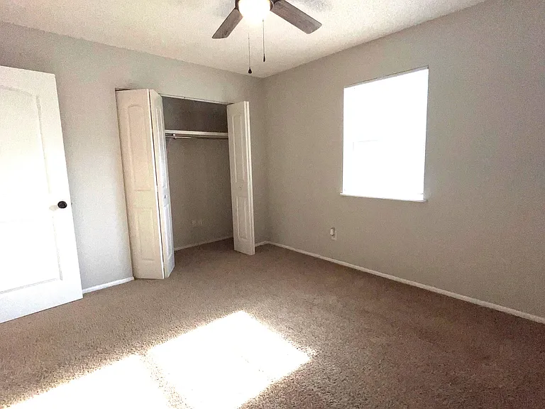 Oak Terrace Apartments — Photo 13