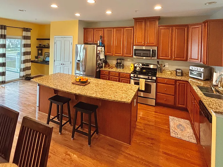 7673 Timbercross Ln — Photo 2