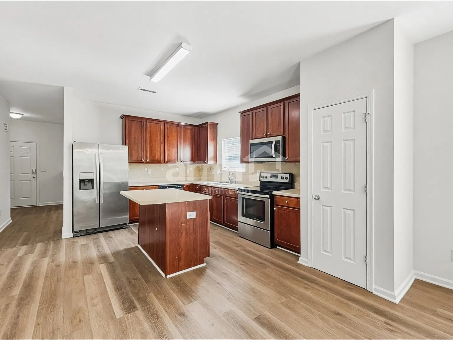 4 bed, 2.5 bath, 2316 sqft, $2,290 — Photo 4