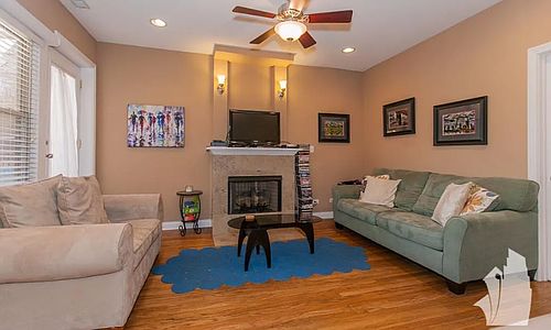 4th image of 1009 N Oakley Blvd APT 2E