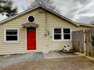 3 Walnut St, Bristol, RI 02809