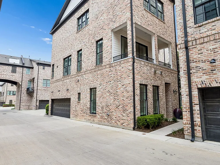 14971 Oak St — Photo 2