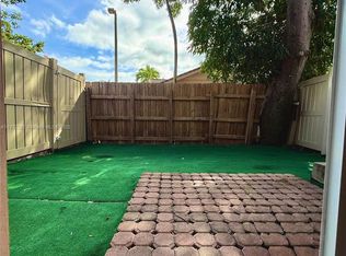 63 SE 3rd Ave, Hallandale, FL 33009