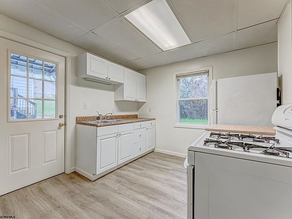 4th image of 833/835 W Virginia Ave