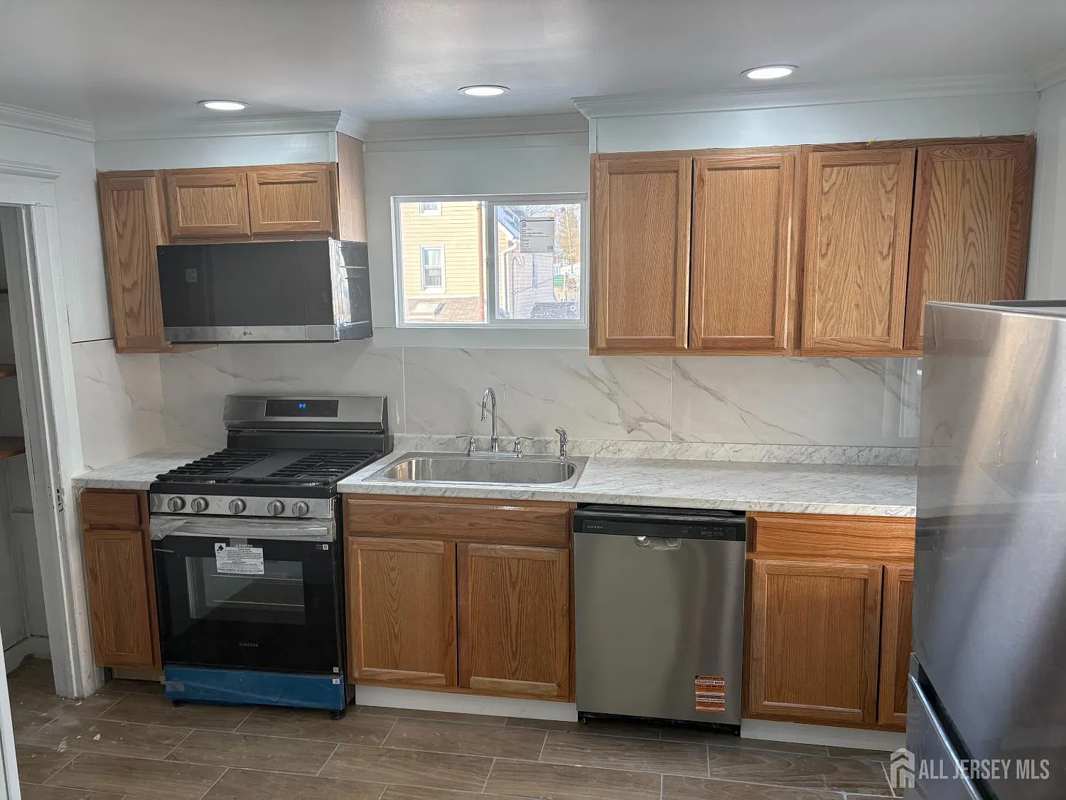 2 bed, 1.0 bath, $2,000 — Photo 2