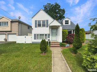 532 N Midland Ave, Saddle Brook, NJ 07663