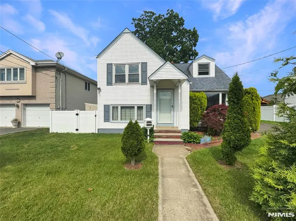 532 N Midland Ave, Saddle Brook, NJ 07663