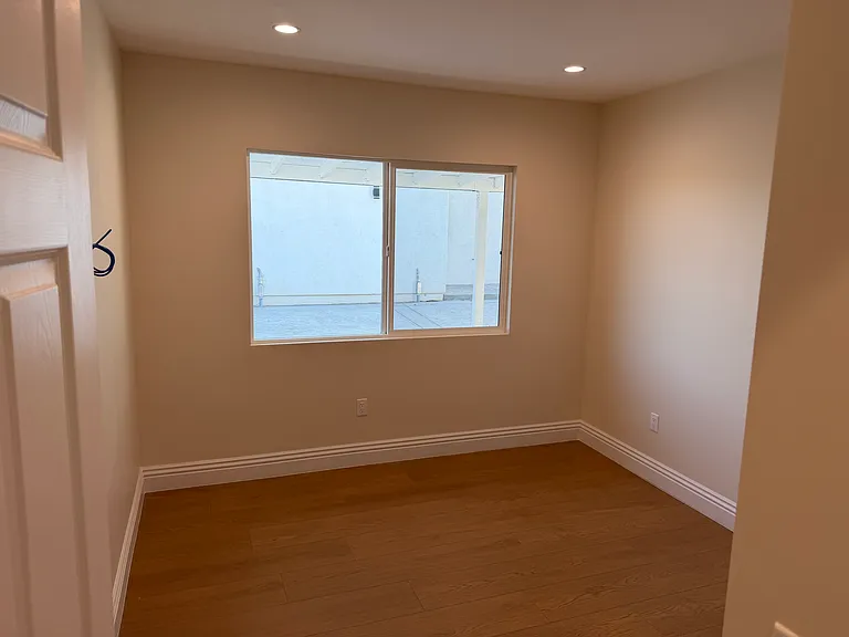 11575 Garrick Ave — Photo 10
