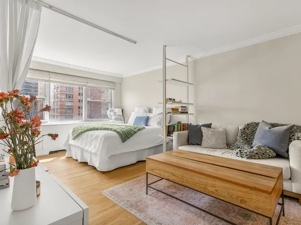 210 East 63rd Street 10E image 2 of 15