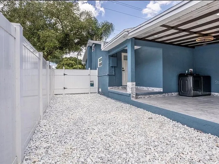8907 N Blvd — Photo 16