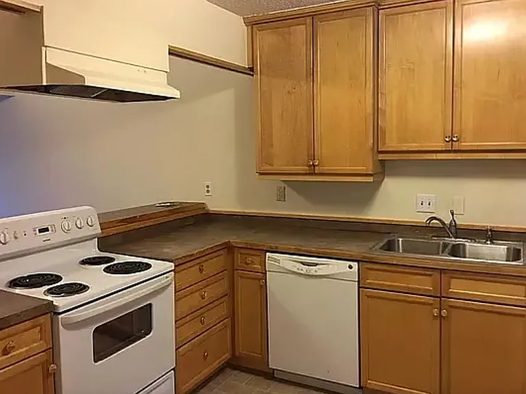 6050 Wentworth Ave — Photo 2