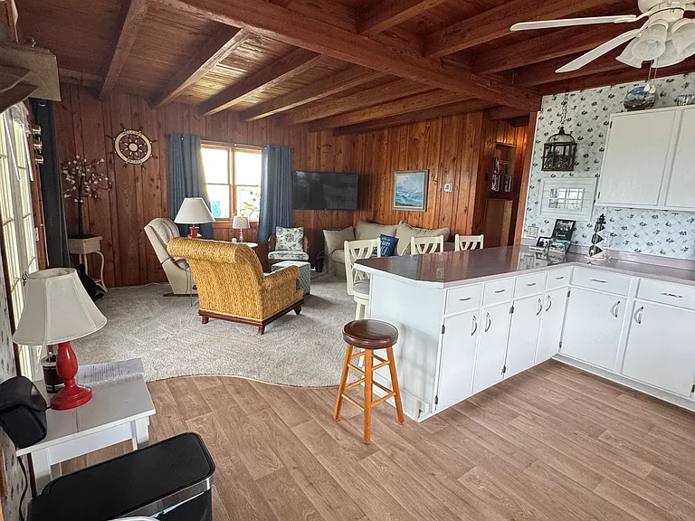 3624 W Beach Dr — Photo 6