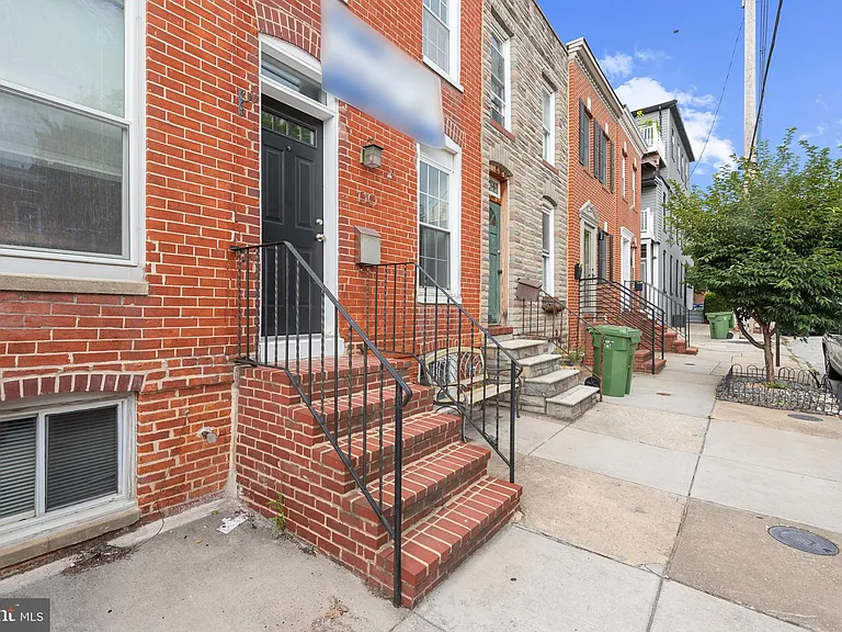 130 E Randall St — Photo 3