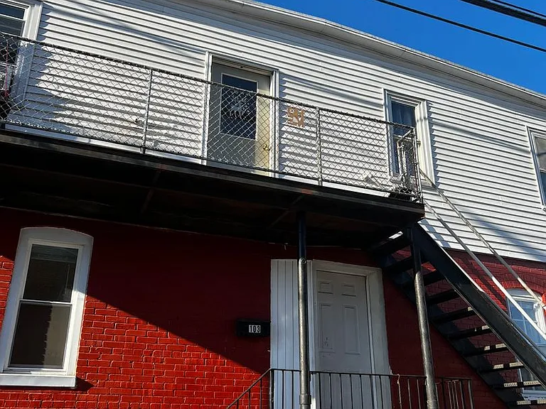 229 S Poplar Street — Photo 1