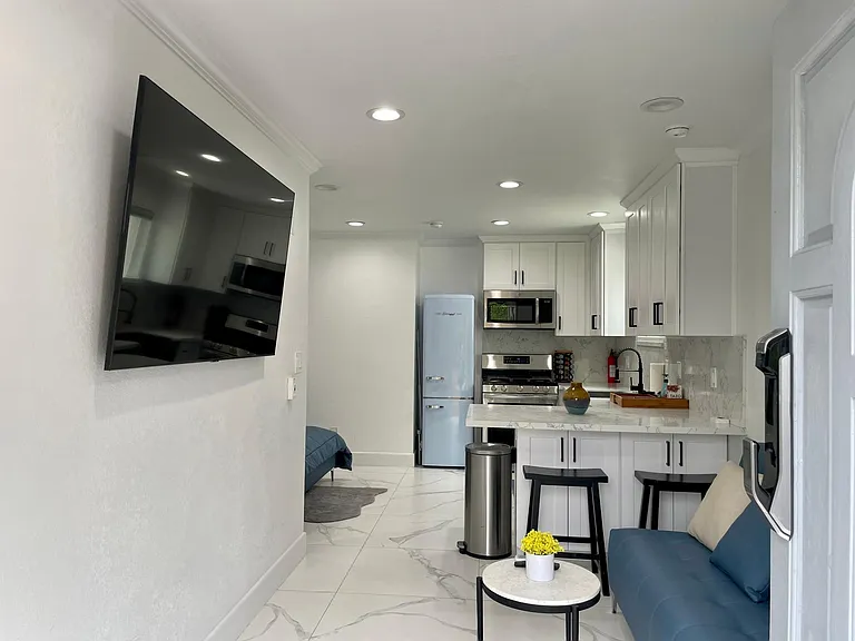 1349 N Formosa Ave #A — Photo 4