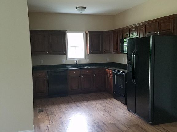 3rd image of 68 Blackberry Ln