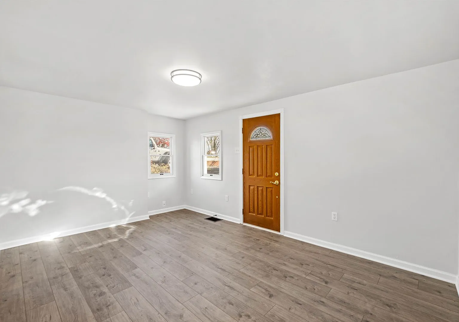 Score 1st Month's Rent Free If Signed By September 4! Gorgeous 2 Bedroom House In West Mifflin Av... — Photo 3